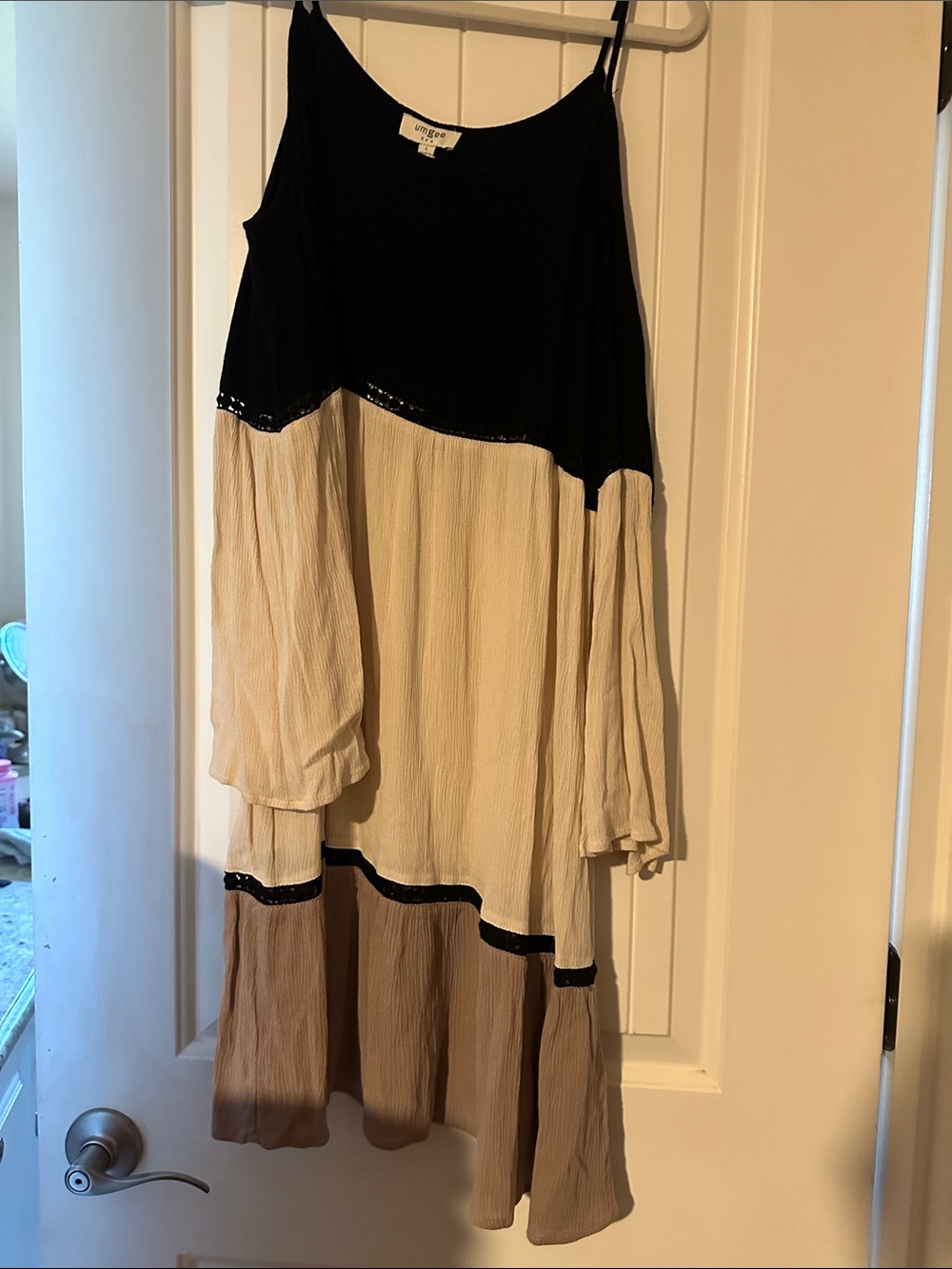 Umgee Black, Cream & Tan Cold-Shoulder Colorblock Maxi Dress